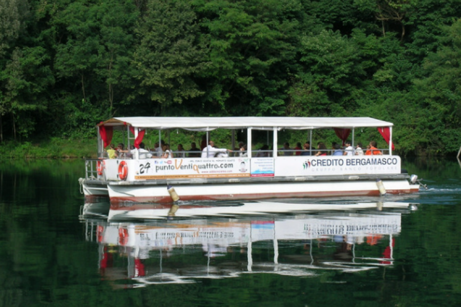 Navigazione sul fiume Adda e visita al Villaggio Crespi D'Adda